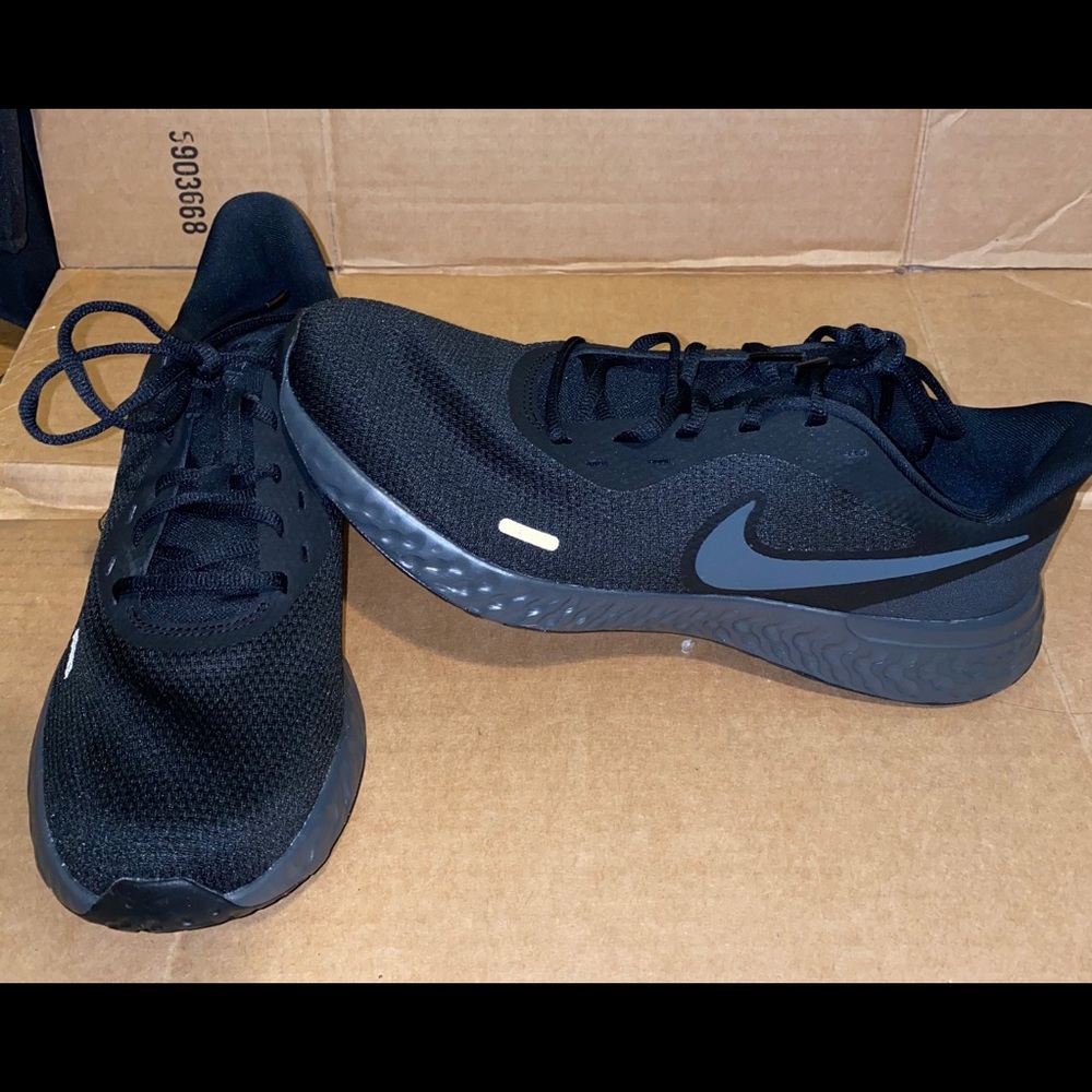 Nike revolution 5 men's running